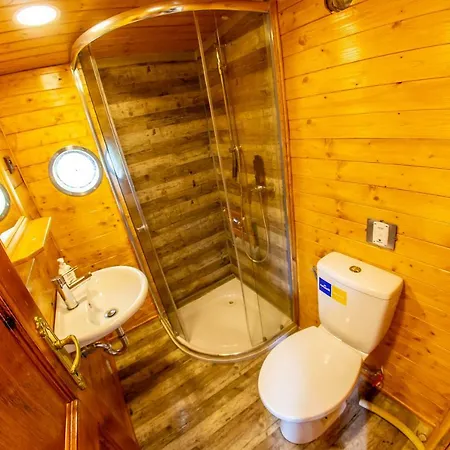 Prague Bay Houseboats Hotel Exterior photo