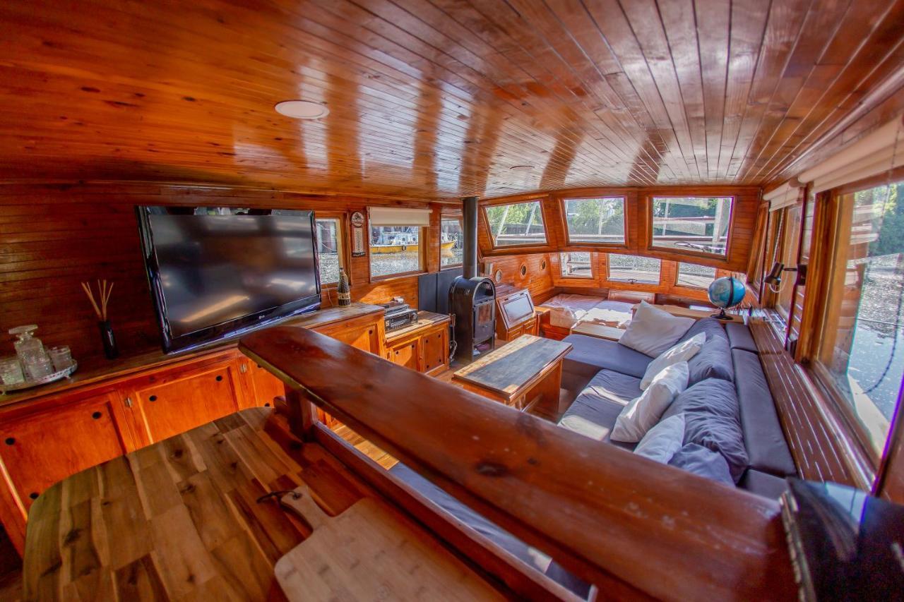 Botel Bay Houseboats Praga
