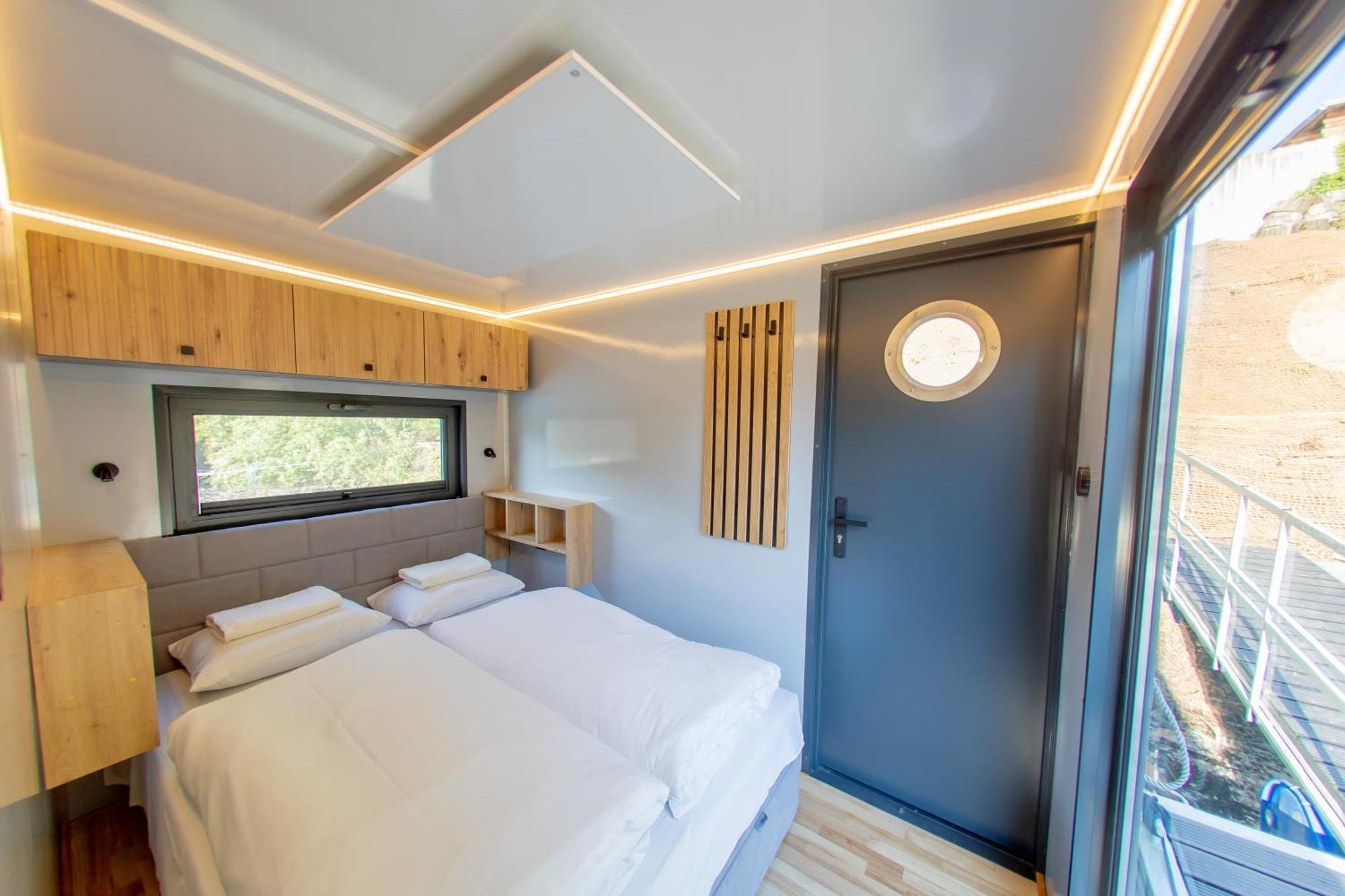 Ботель Bay Houseboats