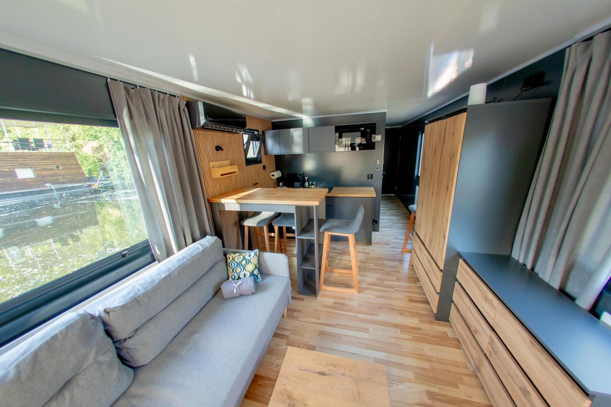 Ботель Bay Houseboats