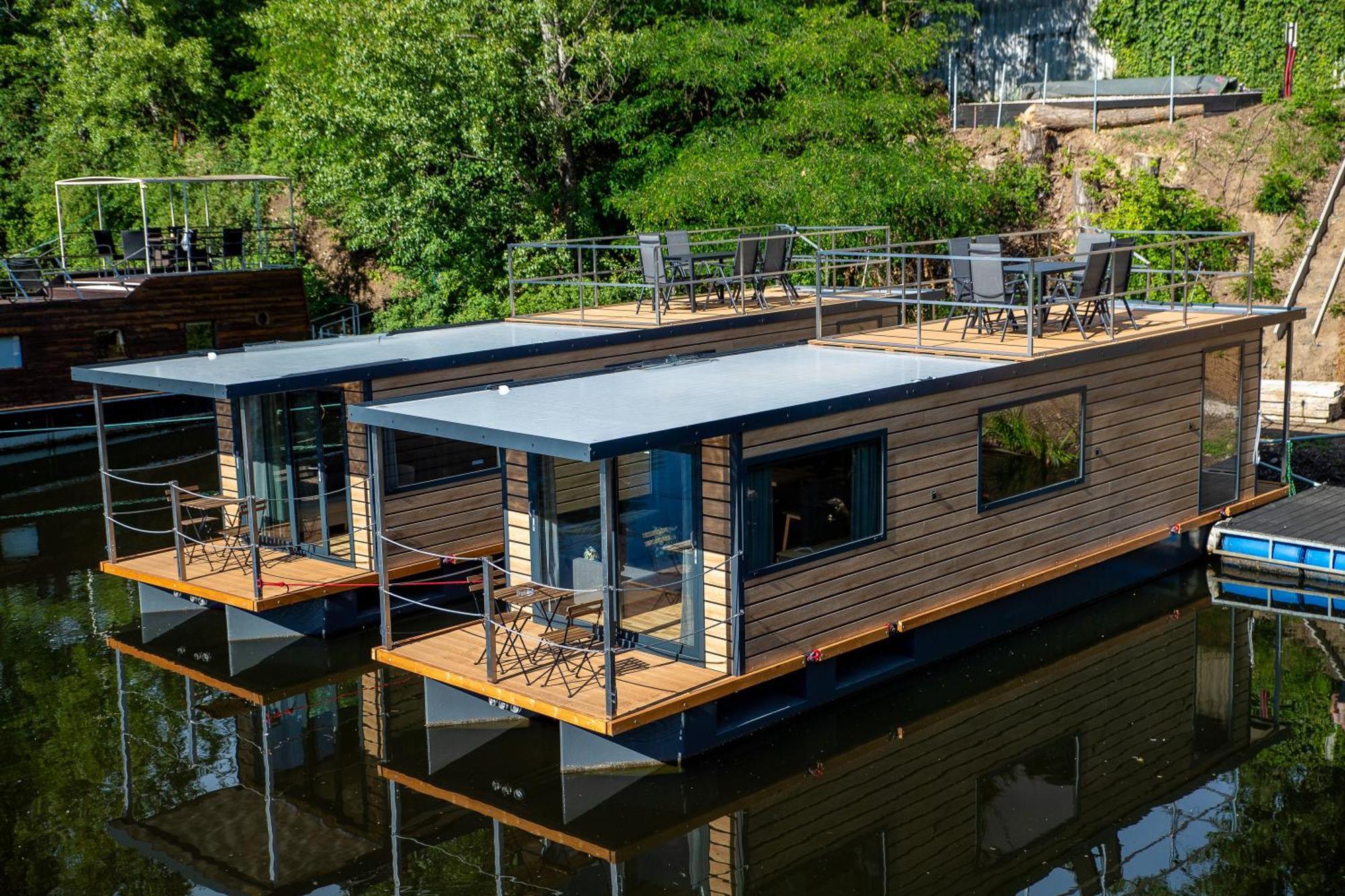 Ботель Bay Houseboats 3*